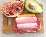 Hình bước làm 4 của món Ham&Salami Sandwiches