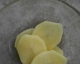 A picture of step 1 of Potato round pakoray.