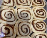 Foto langkah ke 6 dari resep Cinnamon Rolls with Cream Cheese Sauce.