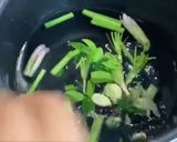 A picture of step 2 of Oxtail Soup Thai style with Herbs.
