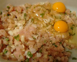 Foto del paso 1 de la receta: Mini hamburguesas de pollo con ajo, perejil y mahonesa