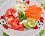 รูปขั้นตอนการทำที่ 2 ของ ยำไข่ดาว🍳🥗 (เมนูไก่ไข่ไว้ใจเราเลย😍)