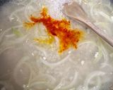 Une image de l'étape 2 de Riz safrané et ses brochettes de gambas sautées au citron.