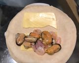 Foto del paso 3 de la receta: Empanadas de Mariscos Fritas