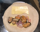 Foto del paso 3 de la receta: Empanadas de Mariscos Fritas