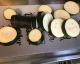 Une image de l'étape 1 de Minis chorizos grillés aux médaillons de courgette marinés.
