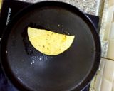 A picture of step 3 of Rotli stuffed with Jibno and Mint Jibna Feta cheese Sudan.