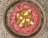 Foto del paso 4 de la receta: Tarta de atún en masa de remolacha