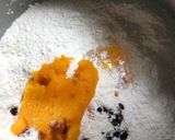 Foto langkah ke 2 dari resep Pumpkin Loaf Bread.
