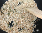 Foto del paso 2 de la receta: Granola de frutos secos y semillas en sartén