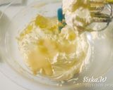 A picture of step 4 of Yellow Buttercream.