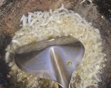 Foto langkah ke 2 dari resep Tumis daun singkong.