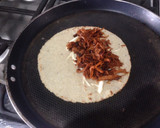 Foto del paso 4 de la receta: Quesadillas con chilorio