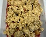 A picture of step 5 of Rhubarb, apple and berries oat crumble @kana’s birthday 🥳.
