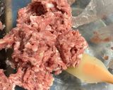 รูปขั้นตอนการทำที่ 2 ของ เบอร์เกอร์หมู ซอสมัสตาร์ด
