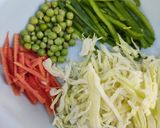 A picture of step 2 of Singaporean rice 🍚🍚.