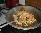 Foto langkah ke 4 dari resep Mie Goreng Simple & Sederhana.