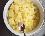 Sült kolbász krumplipürével recept fázis 5 fotója