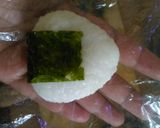 Foto langkah ke 7 dari resep Onigiri Isi Sayur.