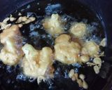 A picture of step 2 of Gobhi Ke Pakode.