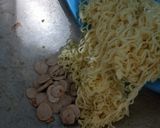 Foto langkah ke 3 dari resep Mie goreng sederhana.