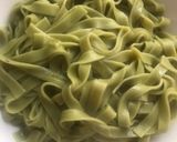 Foto del paso 5 de la receta: Nidos de espinacas con pesto de calabacín