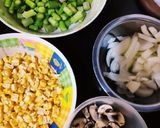 Foto langkah ke 1 dari resep Sup asparagus ayam telur kocok.