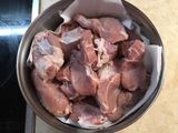Μοσχαράκι λεμονάτο με μανιτάρια, καρότα και αγκινάρες
