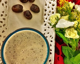 A picture of step 1 of Banana & dates shake.