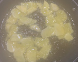 Foto del paso 2 de la receta: Tortilla de patata con calabacín y ajos tiernos