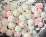 Foto langkah ke 6 dari resep Bola-Bola Susu Warna-Warni (Rainbow Milky Ball).