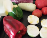 Foto del paso 1 de la receta: Ensalada de pimientos, tomate, berenjena, cebolla, calabacín