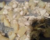 Foto del paso 5 de la receta: Filete de pollo con papas al verdeo😋