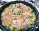 Foto del paso 2 de la receta: 209. Cazuela de salmón en salsa con calabacín