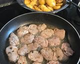 Hagymás szűzérme krumplival recept fázis 2 fotója