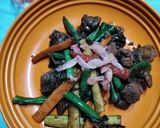 A picture of step 5 of Red Curry Pork Stirfry.