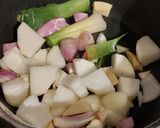 Une image de l'étape 1 de Tteokguk au poulet.