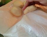 Foto langkah ke 4 dari resep Donat Topping Susu Gula Pasir.