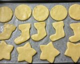 Foto langkah ke 2 dari resep Christmas Sugar Cookies.