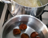 Foto del paso 3 de la receta: Pollo relleno con castañas, manzana y arándanos al ron