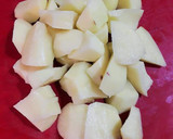 Foto del paso 4 de la receta: Patatas estofadas con ajos macerados, pimentón y hojas de salvia