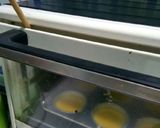 Foto langkah ke 7 dari resep Bika Ambon Ekonomis versi Oven (#CocomtangPost_WarnaKuning).