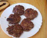 A picture of step 6 of Beef Burger.