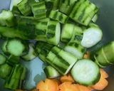 Foto langkah ke 1 dari resep Tumis oyong dengan jamur shimeji.