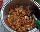 รูปขั้นตอนการทำที่ 2 ของ ผัดพริกแกงไก่ใส่ผักบุ้งจีน คีโต