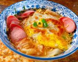 Hình bước làm 2 của món Mì kim chi trứng, xúc xích