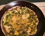 Foto langkah ke 3 dari resep Martabak telur daun kari.