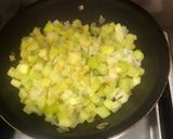 Foto del paso 4 de la receta: Quiche de calabacín y puerro 🥒 Receta vegetariana