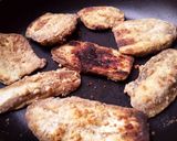 Foto del paso 1 de la receta: Berenjenas🍆🥖 empanizadas con chutney de pera🍯🌰🍐.