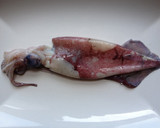 Foto del paso 1 de la receta: Pincho de calamar y pencas de acelga a la plancha